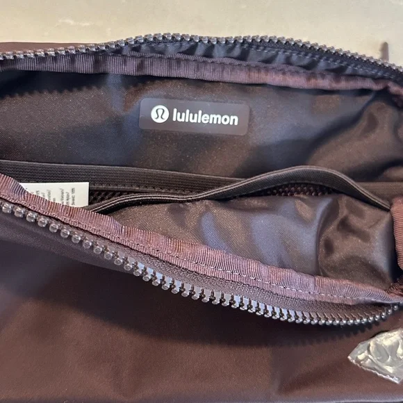Lululemon Everywhere Belt Bag 2L Large French Press NWT - Picture 5 of 5